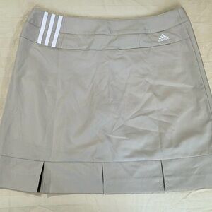 BRAND NEW w/o Tags Adidas Climacool Gray Golf Skirt with White Accents Size 4